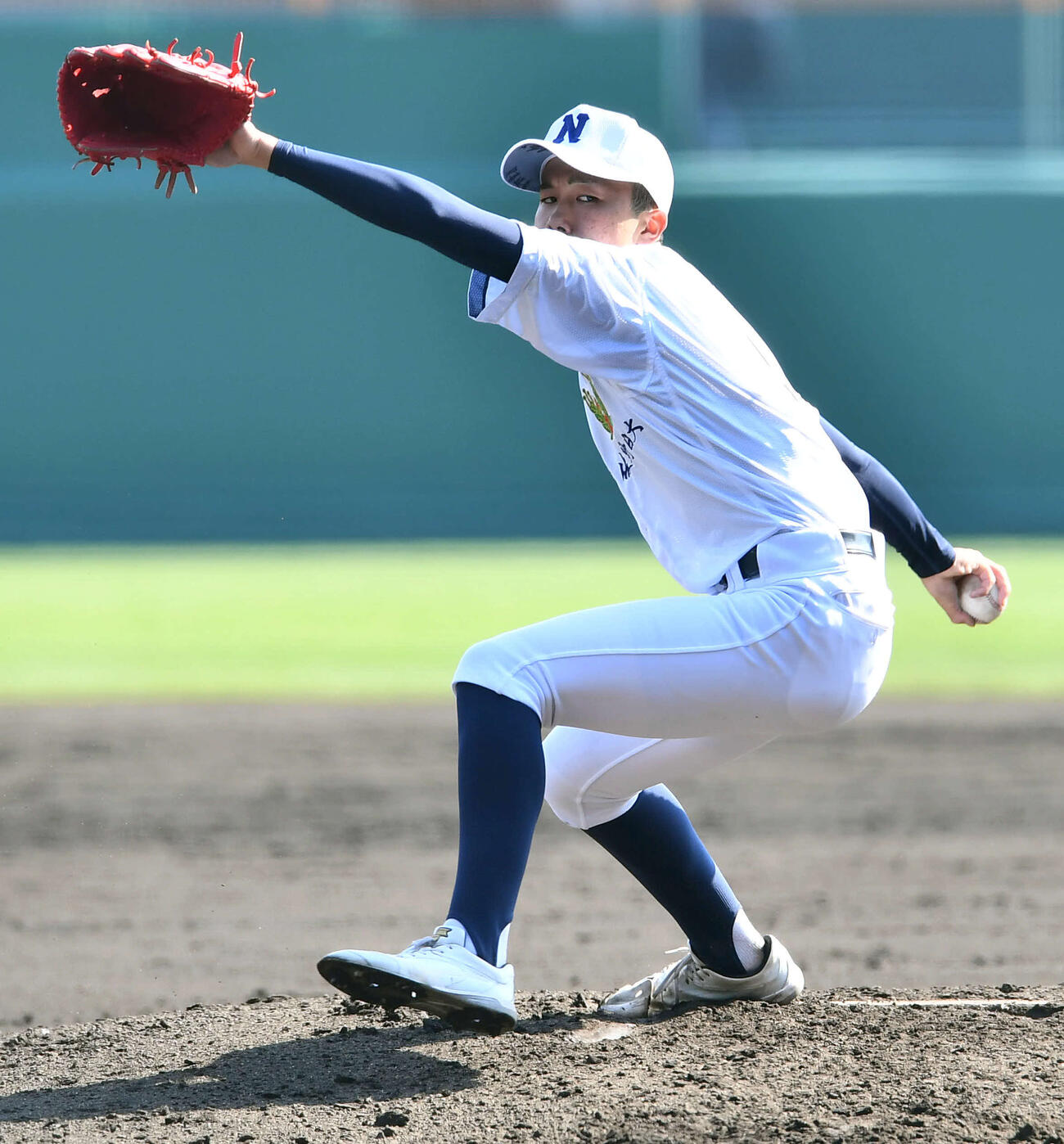 佐野日大対三重　佐野日大先発の鈴木（撮影・岩下翔太）