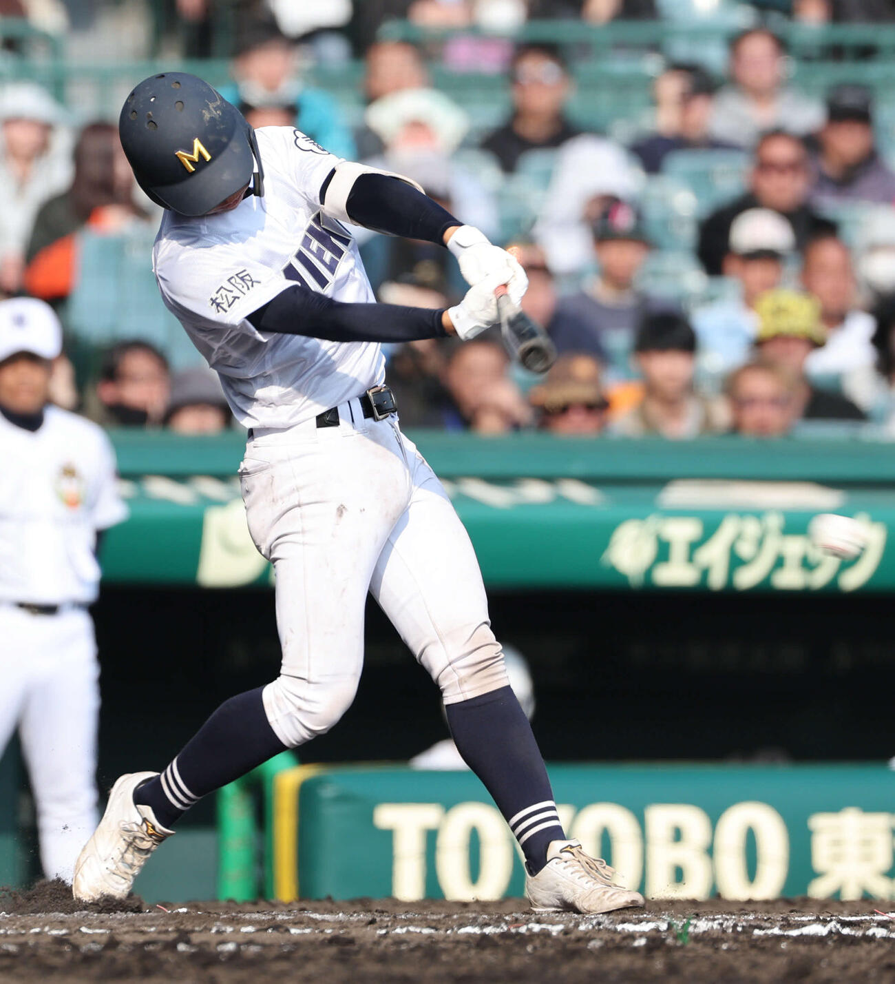 三重対佐野日大　6回裏三重2死満塁、大西は左前適時打を放つ（撮影・西尾就之）