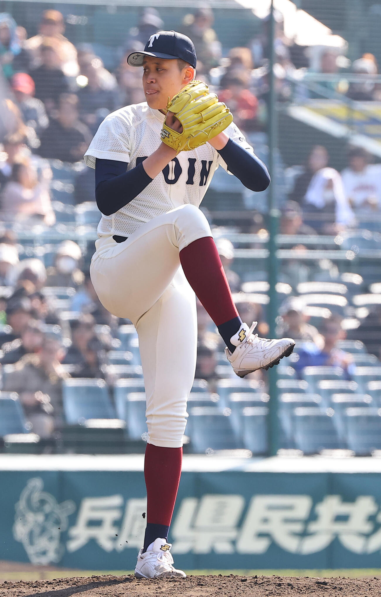 大阪桐蔭対熊本工　大阪桐蔭先発の川本（撮影・上田博志）