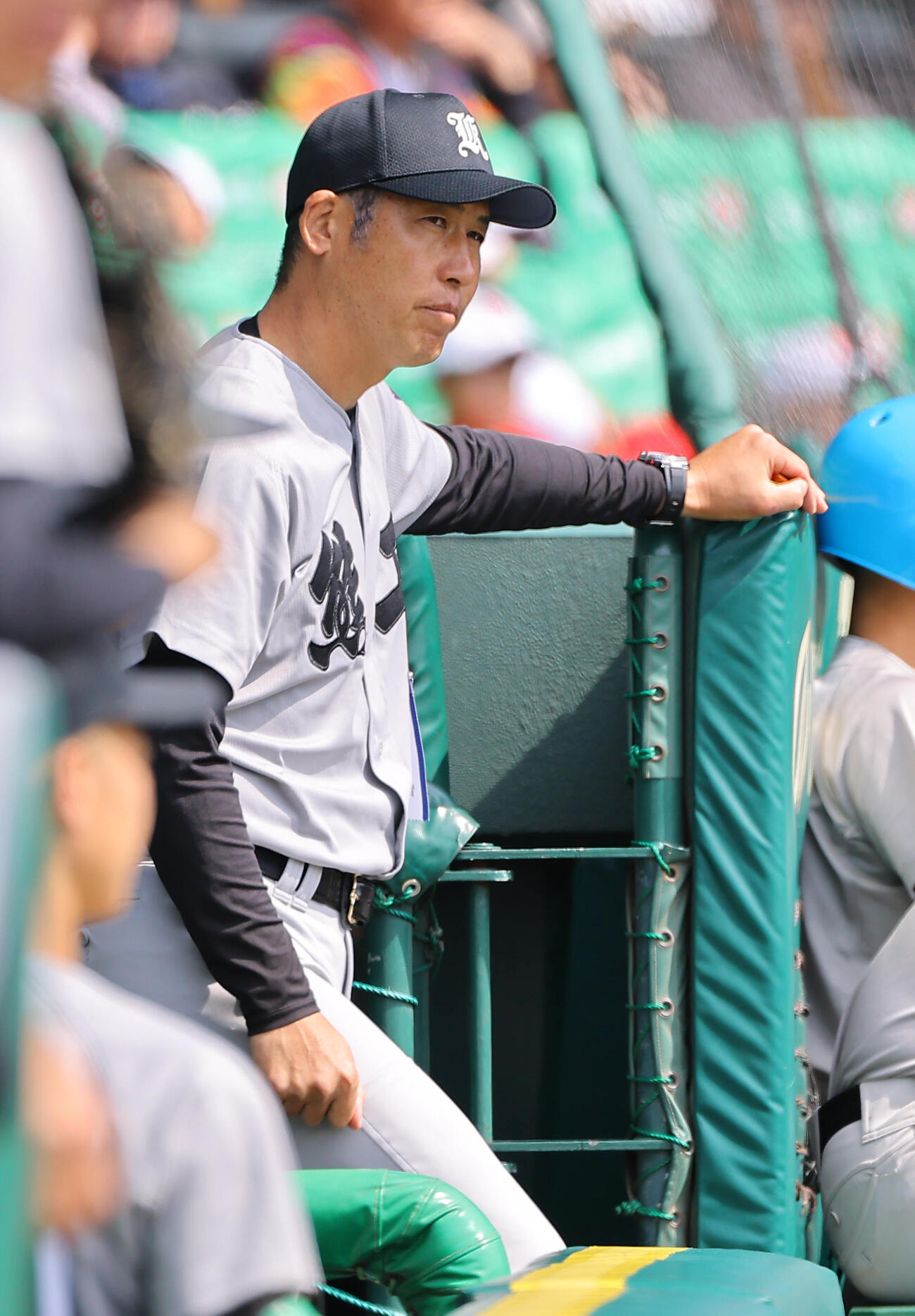 大阪桐蔭対熊本工　戦況を見守る熊本工・田島監督（撮影・上田博志）