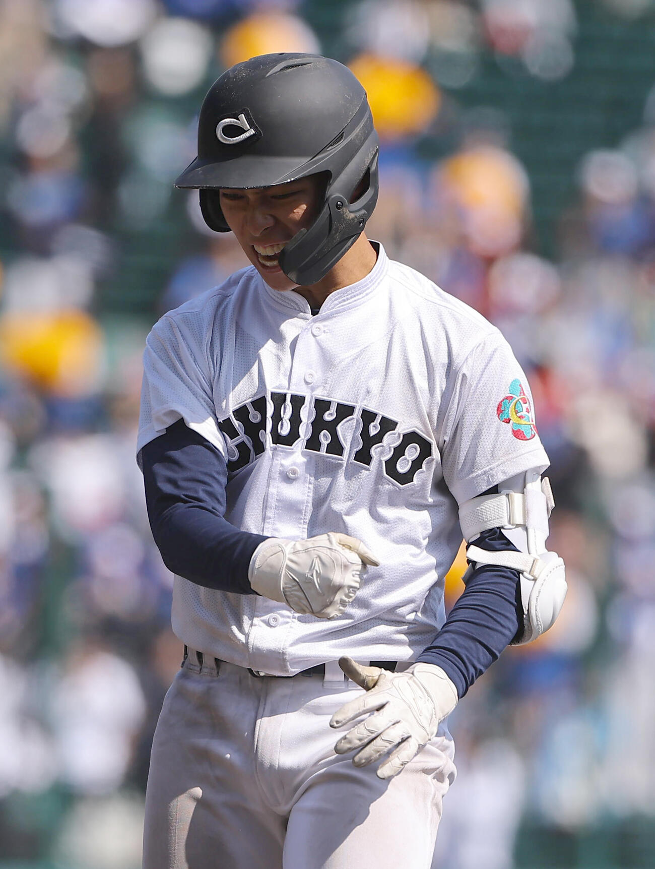 中京大中京対帝京　10回表中京大中京無死満塁、中京大中京・田中は勝ち越し適時打を放つ（撮影・上田博志）