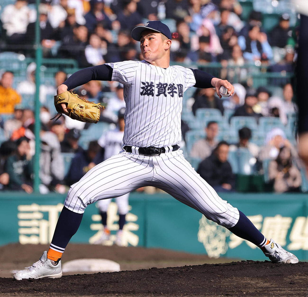 滋賀学園対八戸学院光星　滋賀学園先発の奥間（撮影・上田博志）