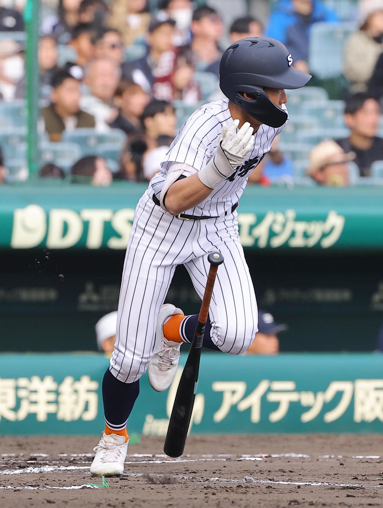 滋賀学園対八戸学院光星　6回表滋賀学園2死満塁、土井は逆転適時打を放つ（撮影・上田博志）