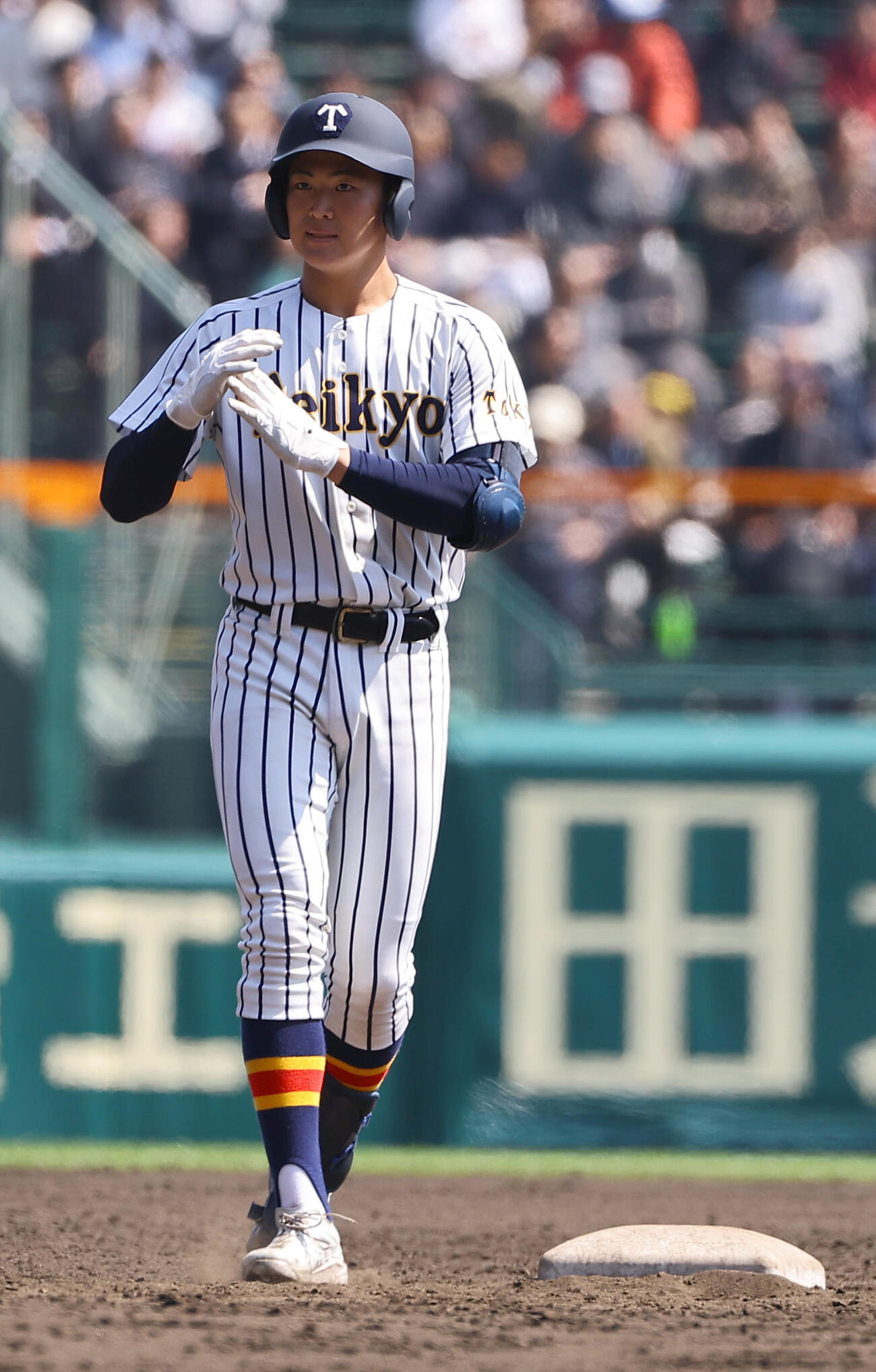 中京大中京対帝京　5回裏帝京1死満塁、目代は2点適時二塁打を放つ（撮影・上田博志）