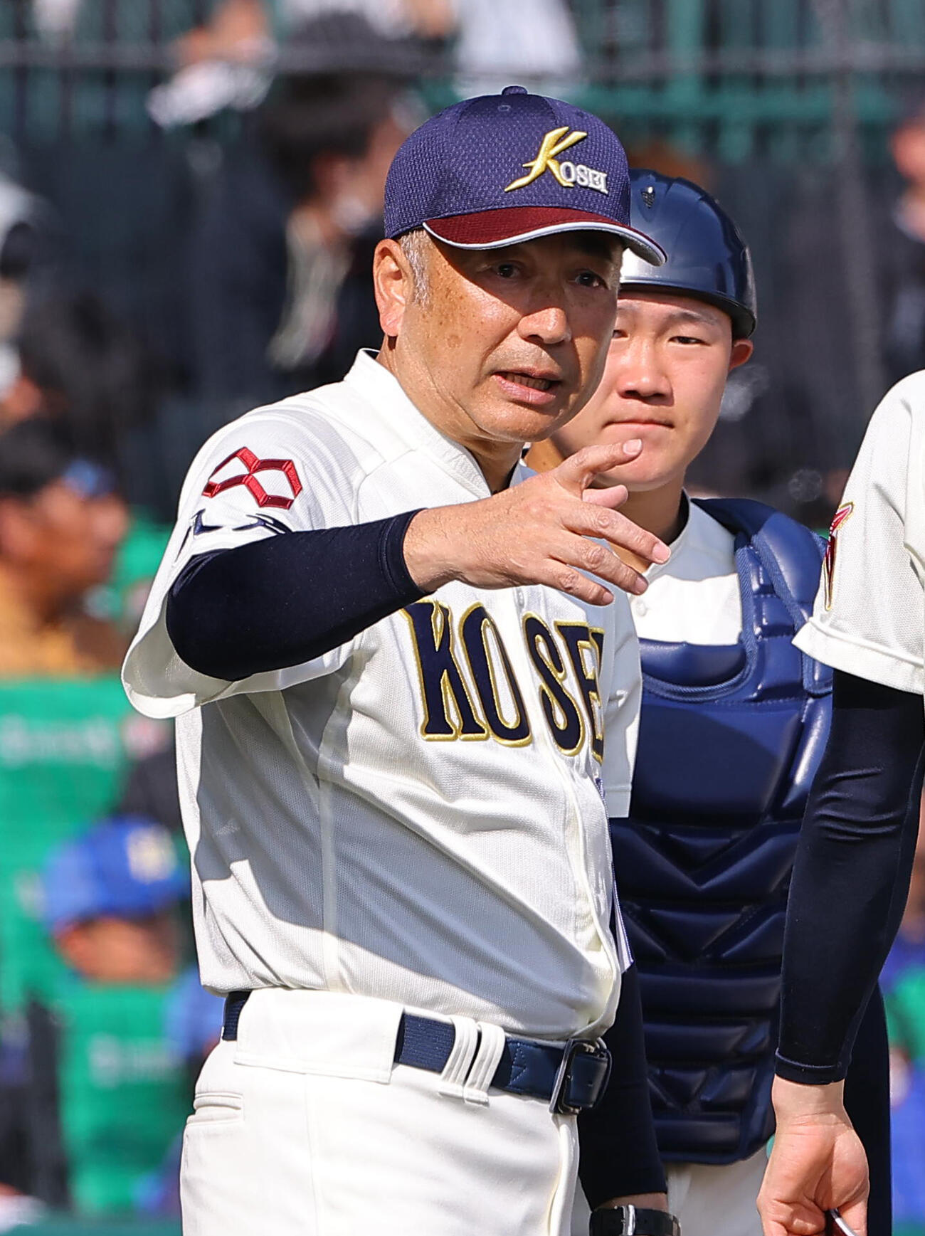 滋賀学園対八戸学院光星　選手に指示を出す八戸学院光星・仲井監督（撮影・上田博志）