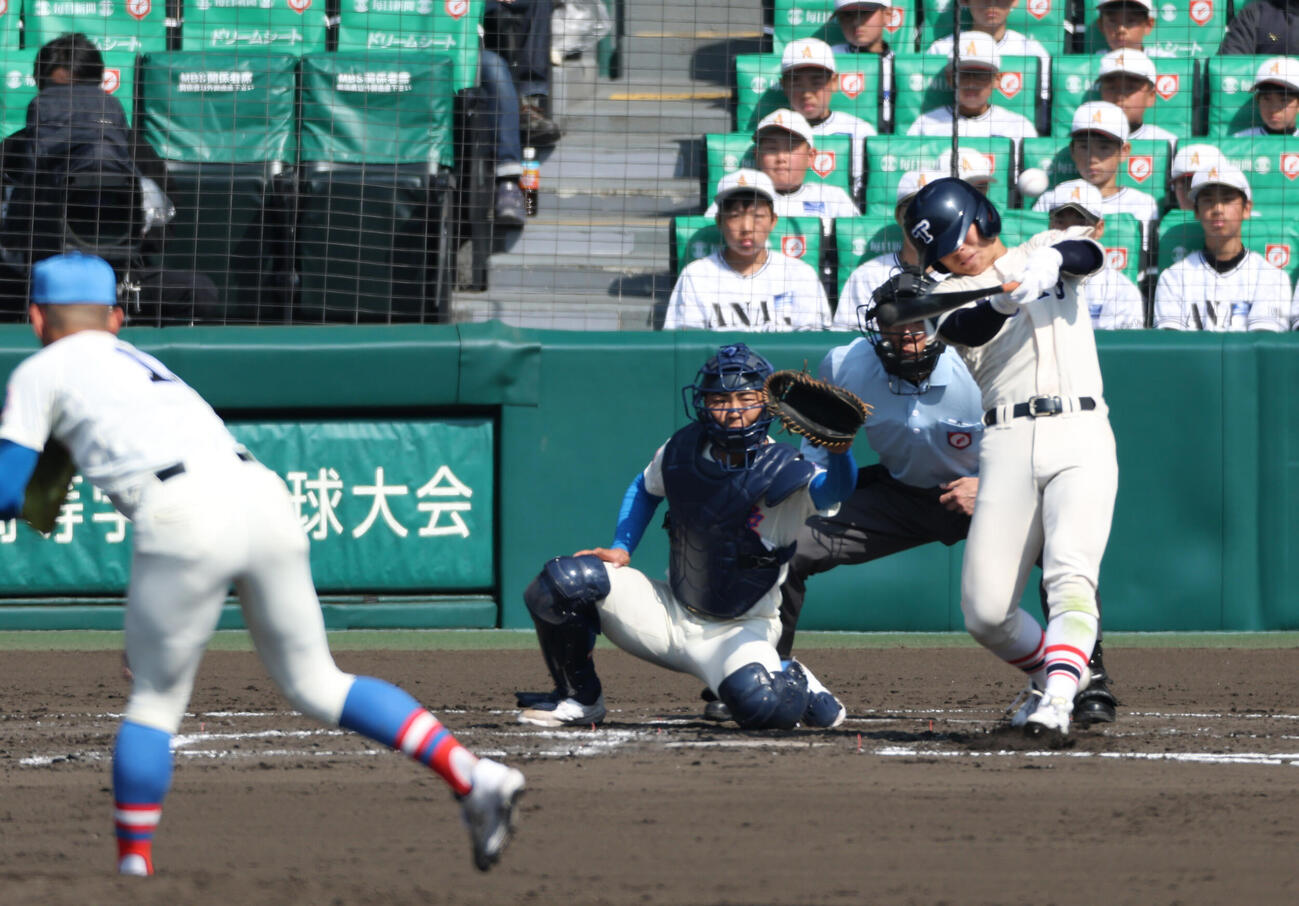 「日刊スポーツベストナイン」に右翼手で選出された東洋大姫路・松本太翔