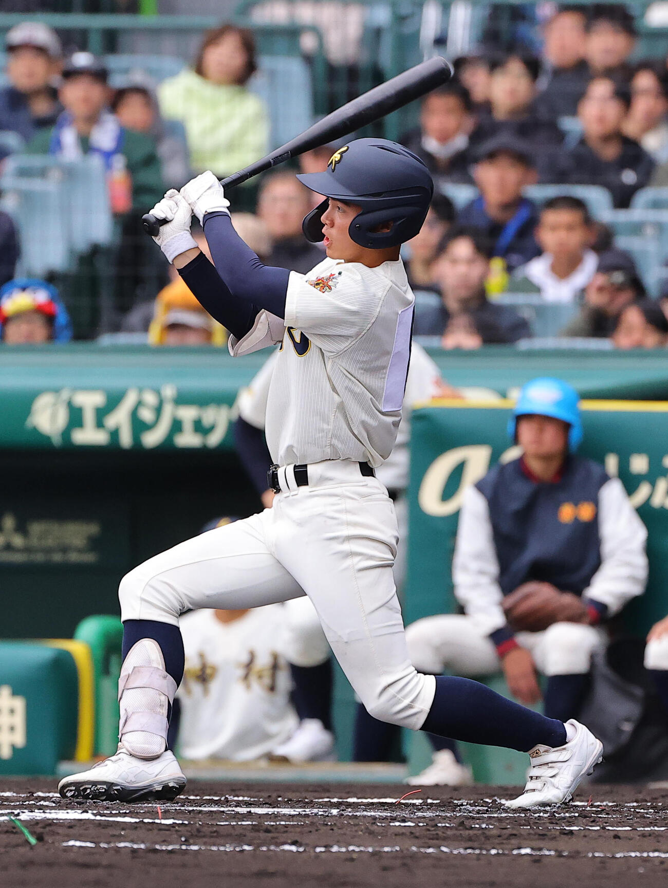 智弁学園対神村学園　1回裏神村学園1死一、二塁、川崎は先制適時二塁打を放つ（撮影・上田博志）