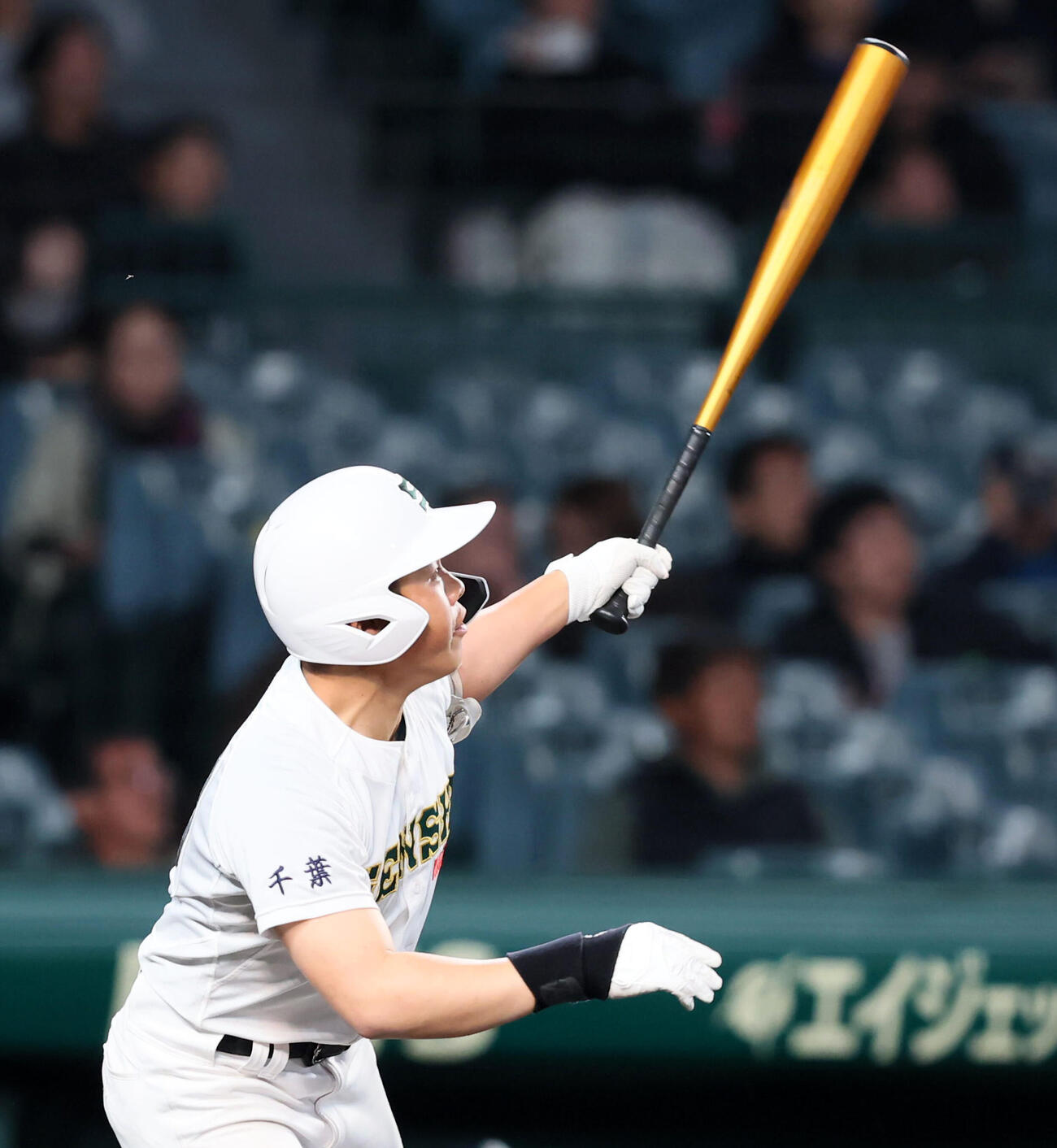 九州国際大付対専大松戸　8回裏専大松戸1死二、三塁、吉田は左越え3点本塁打を放つ（撮影・加藤哉）