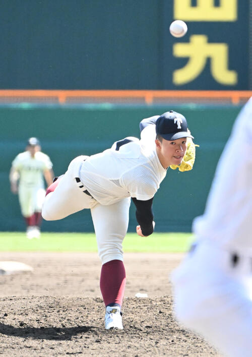 大阪桐蔭対三重　大阪桐蔭先発の吉岡貫介（撮影・石井愛子）