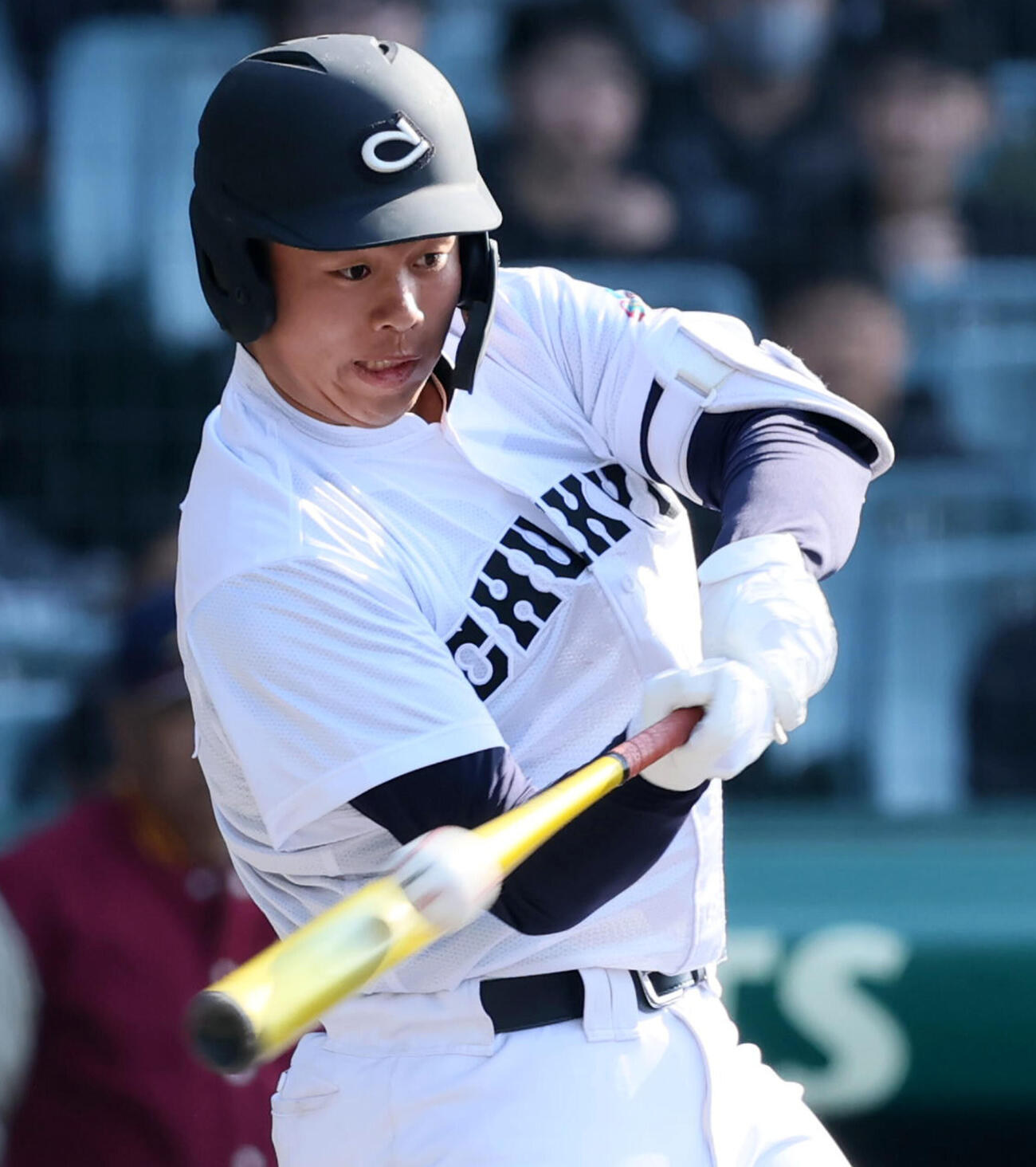 中京大中京対八戸学院光星　1回表中京大中京2死一、二塁、松田は右越え適時二塁打を放つ（撮影・加藤哉）