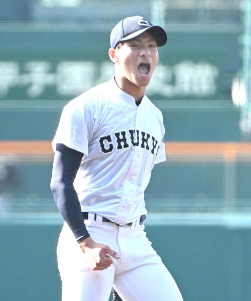 中京大中京対八戸学院光星　1回裏八戸学院光星1死二塁　長野宏紀を空振り三振に抑え声を出す安藤歩叶（撮影・石井愛子）