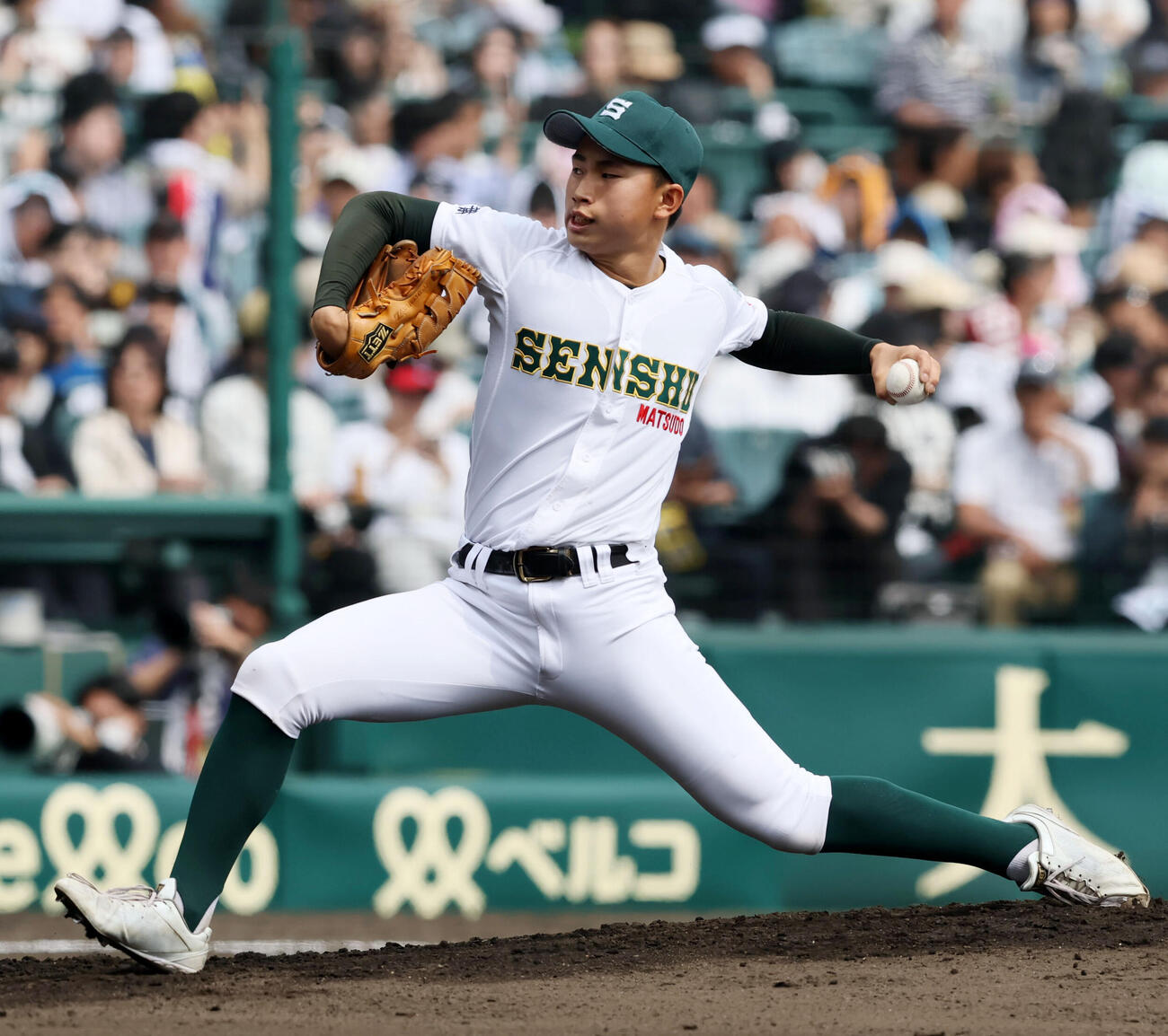 専大松戸対大阪桐蔭　大阪桐蔭戦に先発する専大松戸・小林（撮影・加藤哉）