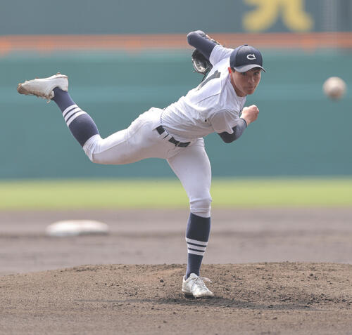 中京大中京対智弁学園　中京大中京先発の安藤（撮影・上山淳一）