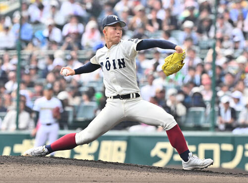 専大松戸対大阪桐蔭　大阪桐蔭先発の吉岡（撮影・滝沢徹郎）