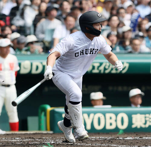 中京大中京対智弁学園　3回表中京大中京1死三塁、神達は中犠飛を打ち上げて先制（撮影・加藤哉）