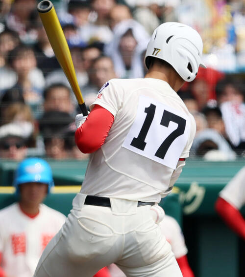 中京大中京対智弁学園　5回裏智弁学園無死、北川は死球を受ける（撮影・加藤哉）