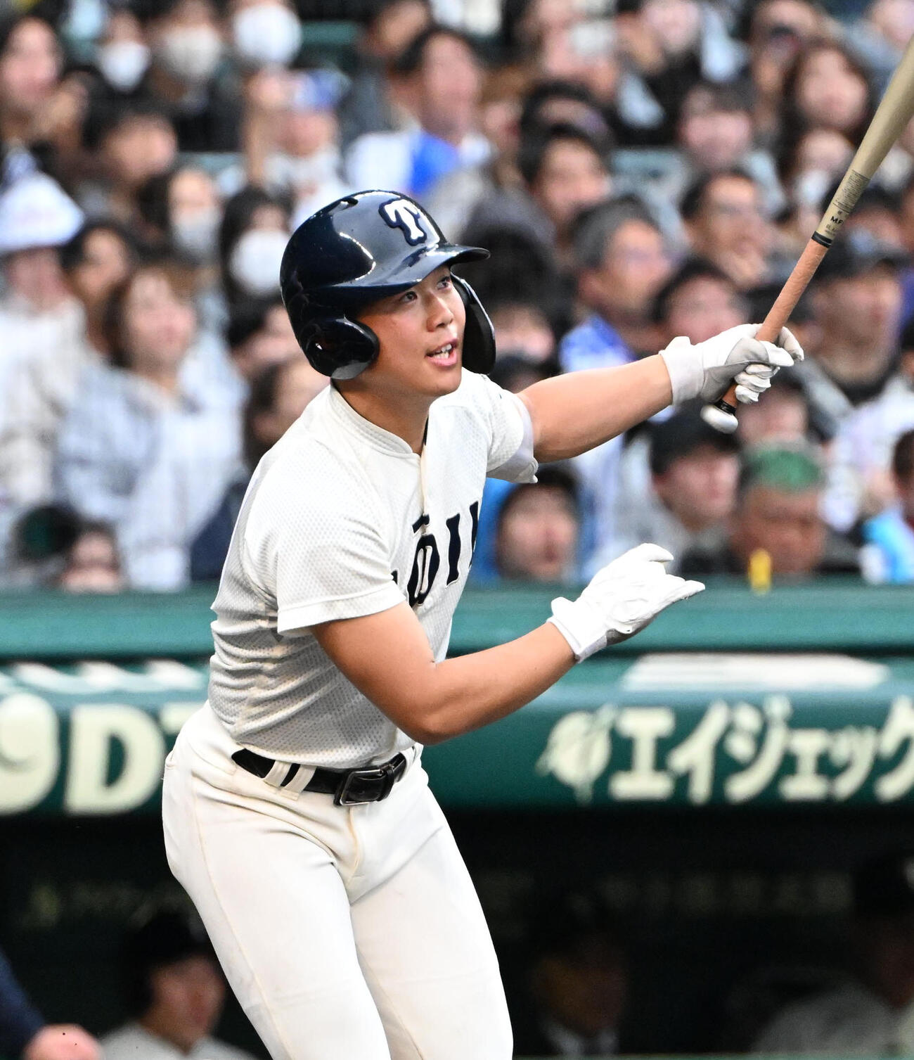 大阪桐蔭対智弁学園　3回表大阪桐蔭1死一、三塁、藤田大翔は右適時打を放つ（撮影・石井愛子）
