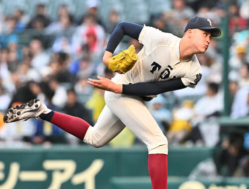 大阪桐蔭対智弁学園　大阪桐蔭先発の川本（撮影・滝沢徹郎）
