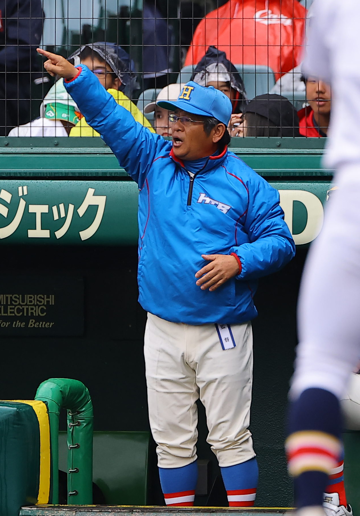 花咲徳栄対日本文理　選手に指示を出す花咲徳栄・岩井監督（撮影・上田博志）