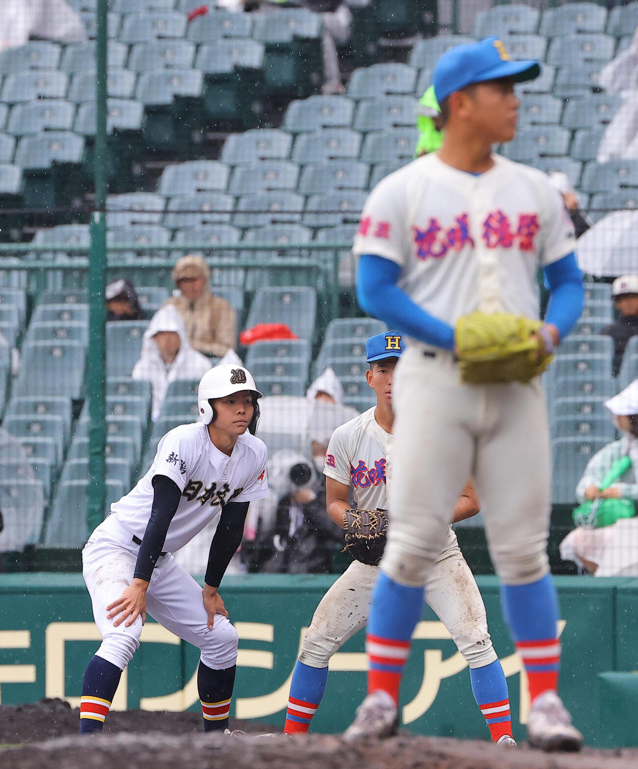 花咲徳栄対日本文理　9回、代走で出場する日本文理・土屋斗希（撮影・上田博志）