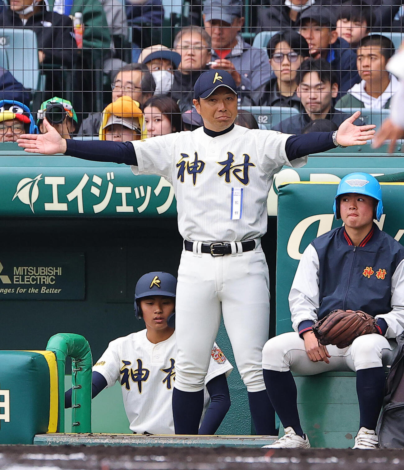 智弁学園対神村学園　選手に指示を出す神村学園・小田監督（撮影・上田博志）