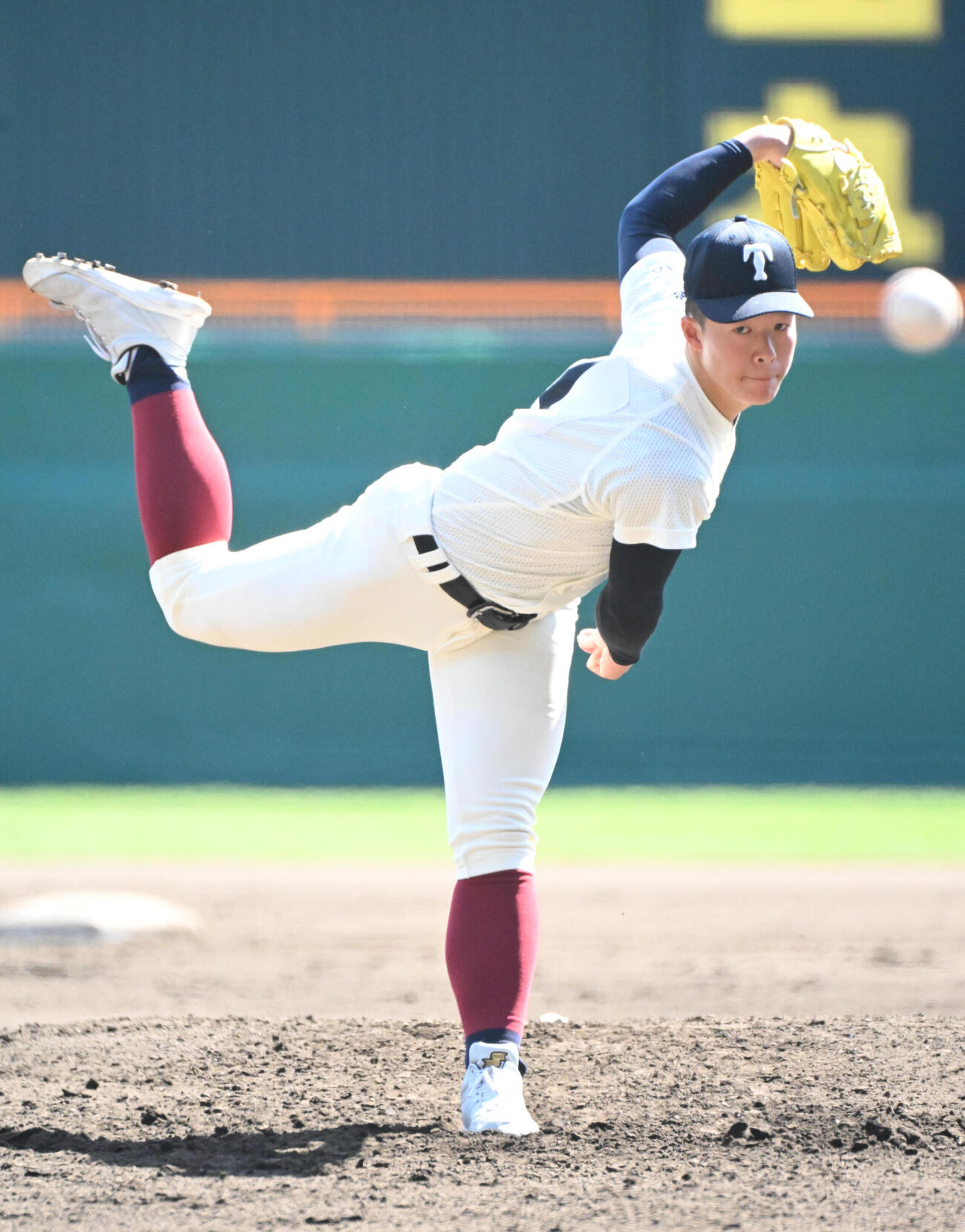 大阪桐蔭対三重　大阪桐蔭先発の吉岡貫介（撮影・石井愛子）