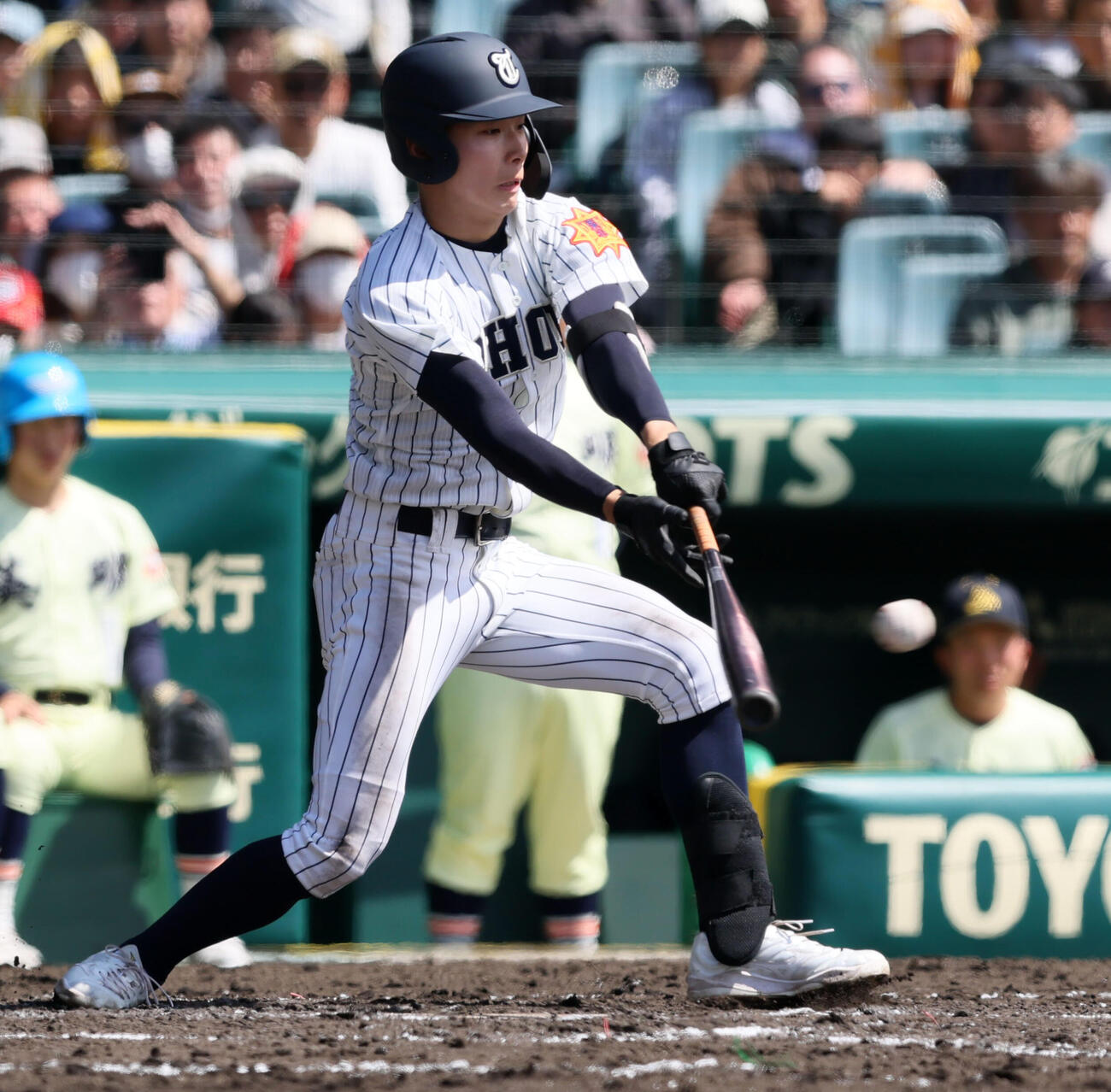 英明対東北　3回裏東北1死一、三塁、松本は左前に同点適時打を放つ（撮影・加藤哉）