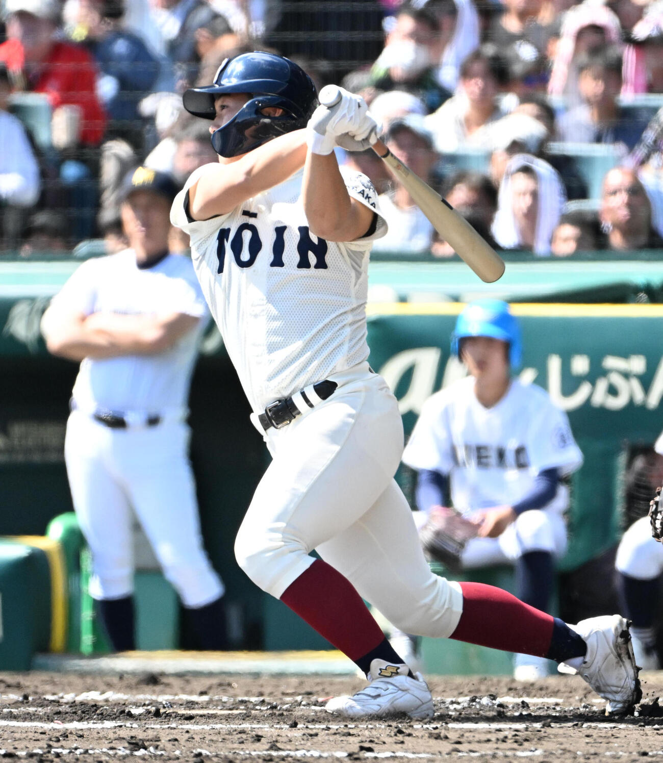 大阪対三重　1回表大阪桐蔭2死一、二塁　藤田大翔は先制適時打を放つ（撮影・石井愛子）