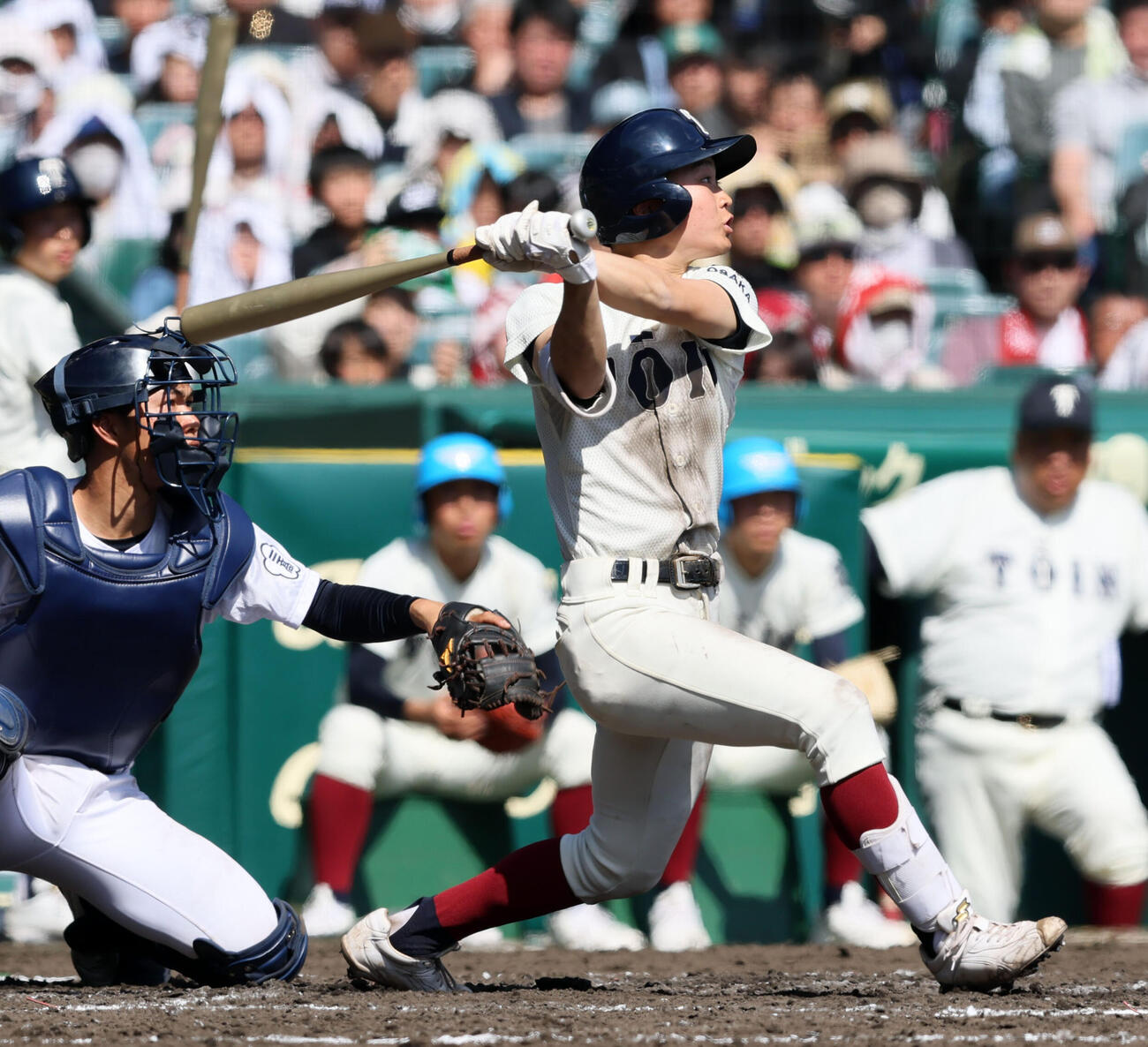 大阪桐蔭対三重　3回表大阪桐蔭1死一、三塁、中島は中前適時打を放つ（撮影・加藤哉）