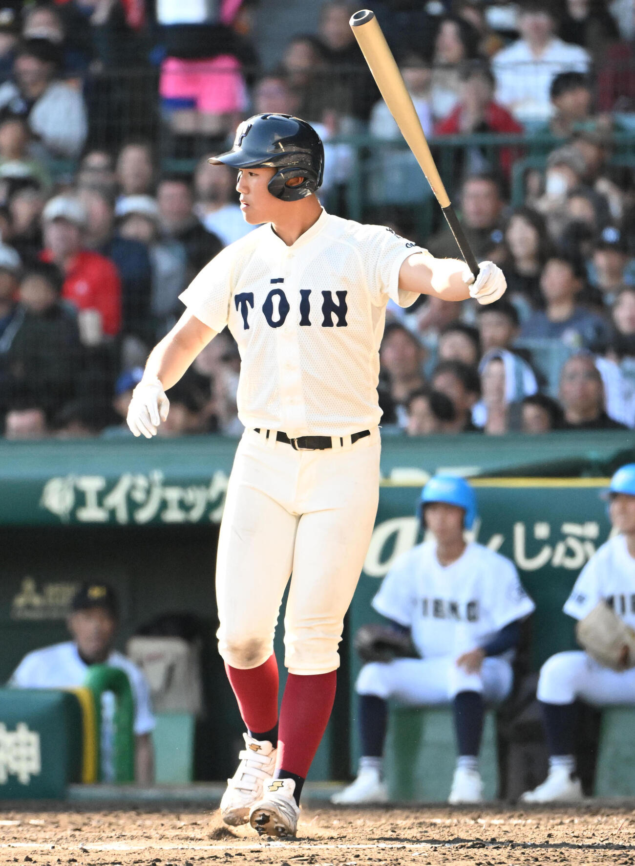 大阪桐蔭対三重　9回表大阪桐蔭2死　中村は空振り三振に倒れる（撮影・石井愛子）