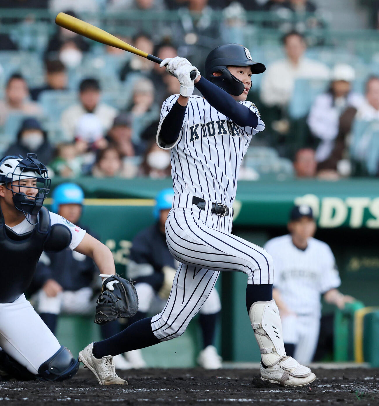 九州国際大付対専大松戸　5回表九州国際大付2死一、二塁、岩見は右前適時打を放ち同点とする（撮影・加藤哉）
