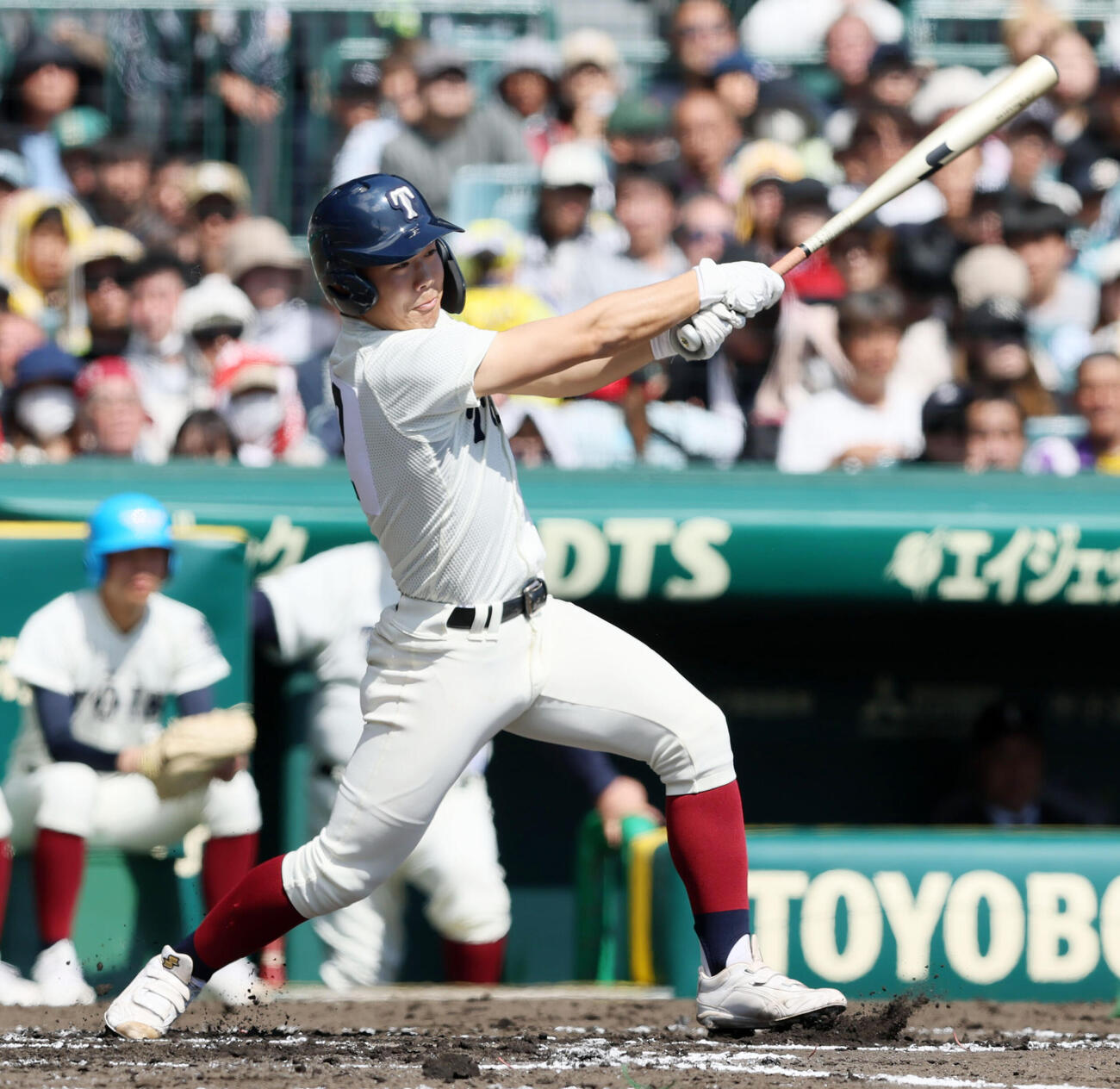 大阪桐蔭対三重　1回表大阪桐蔭2死一、二塁、藤田は中前適時打を放ち先制（撮影・加藤哉）