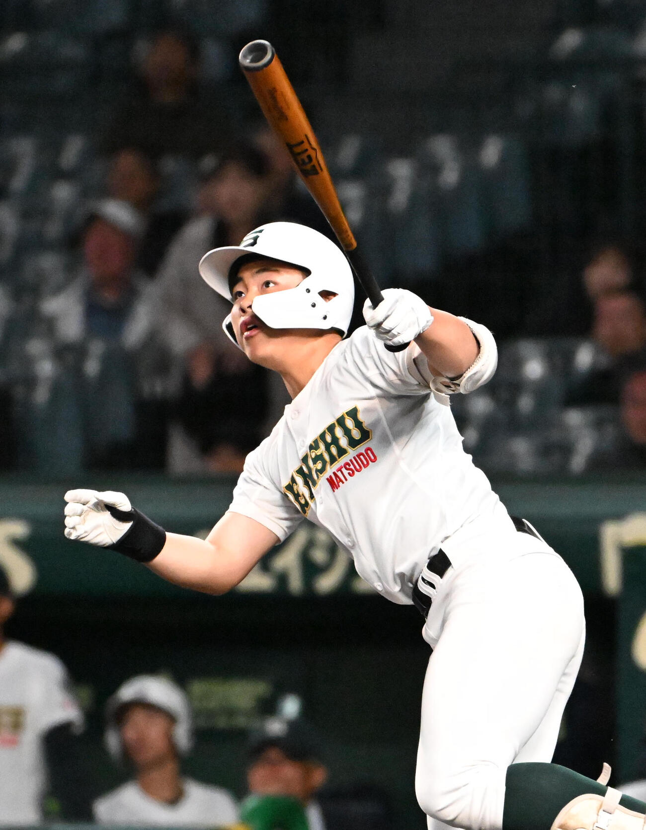 九州国際大対専大松戸　8回裏専大松戸1死二、三塁　吉田颯人は左越え3点本塁打を放つ（撮影・石井愛子）