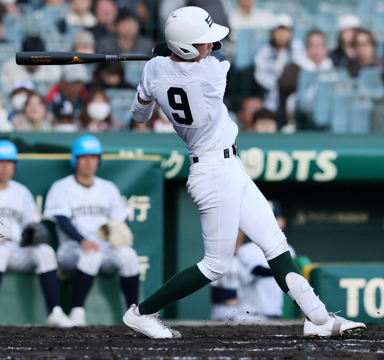 九州国際大付対専大松戸　3回裏専大松戸2死一、三塁、瀬谷は中前適時打を放ち勝ち越しに成功（撮影・加藤哉）