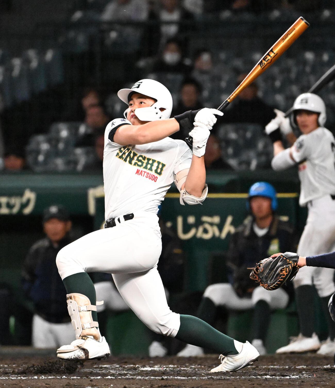 九州国際大対専大松戸　8回裏専大松戸1死二、三塁　吉田颯人は左越え3点本塁打を放つ（撮影・石井愛子）