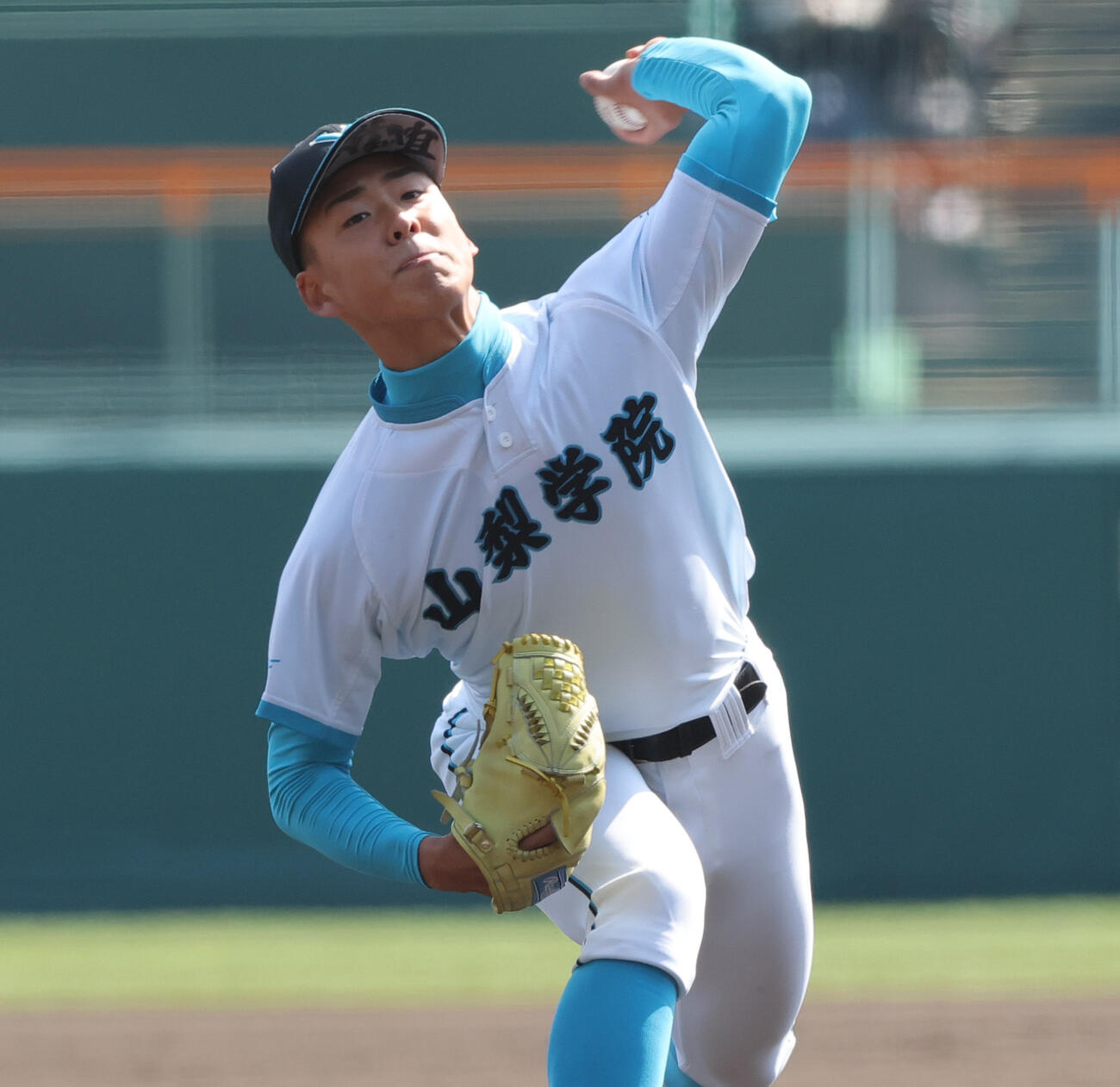 山梨学院対専大松戸　山梨学院先発の渡部（撮影・上山淳一）