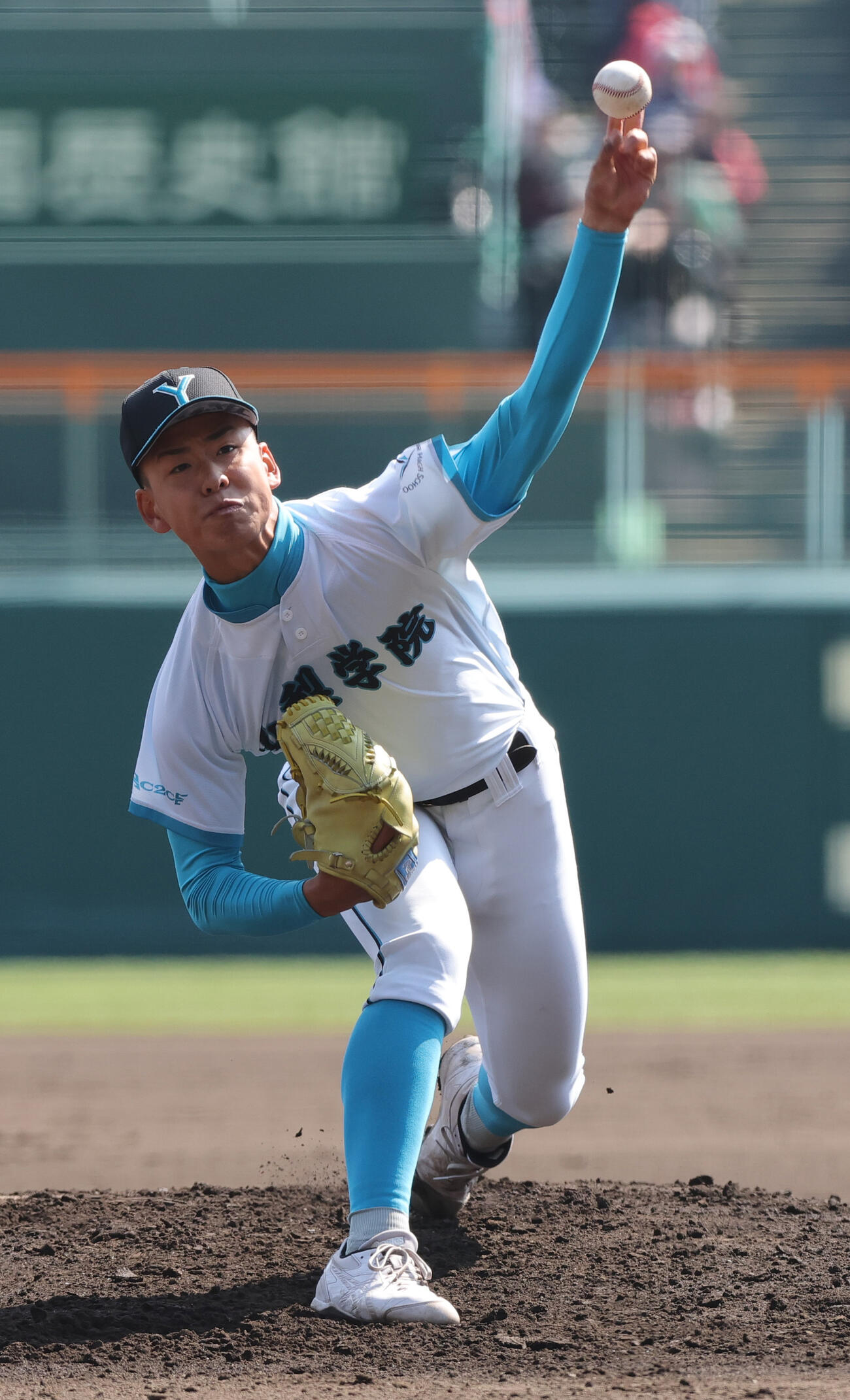 山梨学院対専大松戸　山梨学院先発の渡部（撮影・上山淳一）