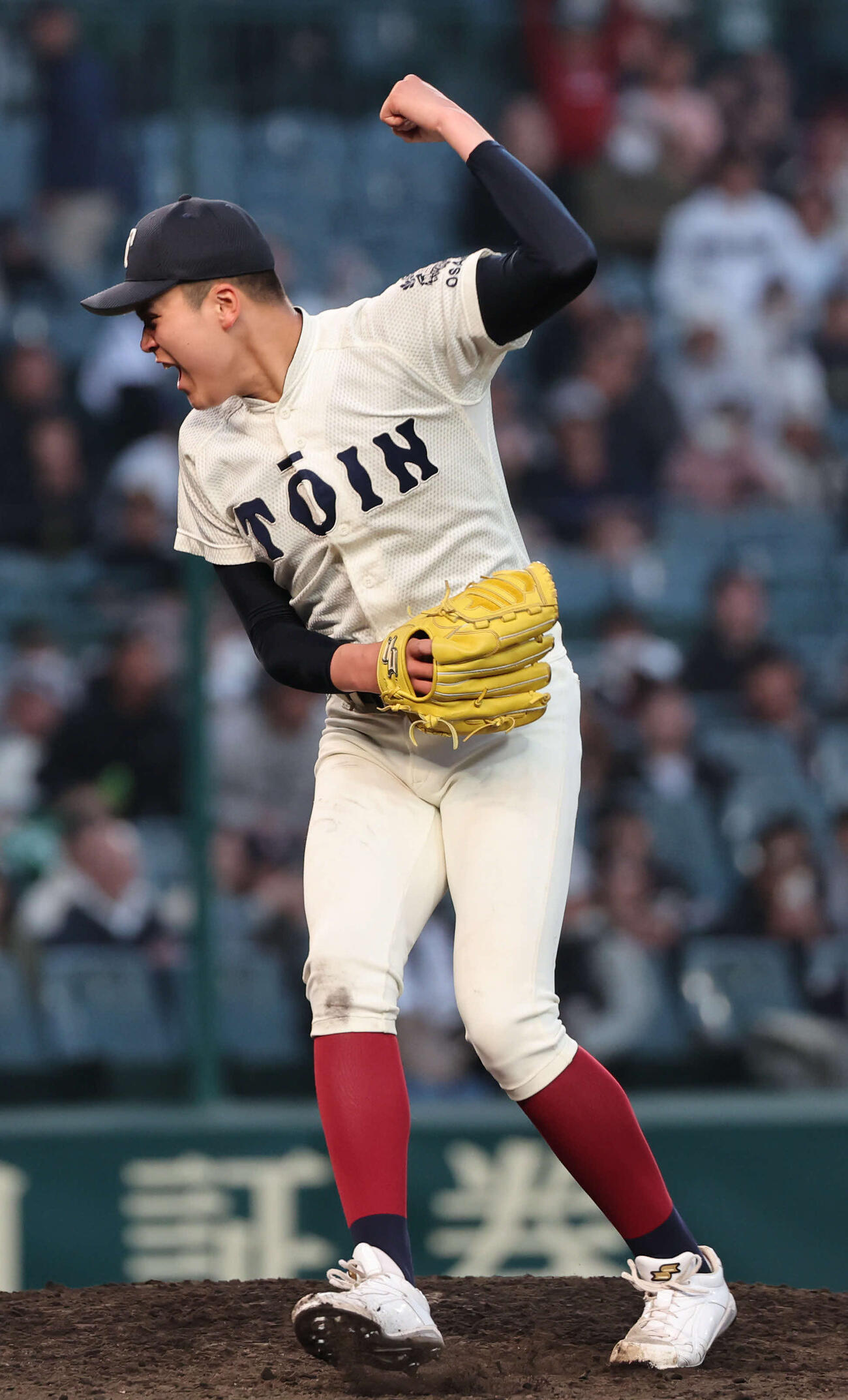 英明対大阪桐蔭　最後の打者を打ち取った大阪桐蔭2番手の川本はガッツポーズ（撮影・西尾就之）