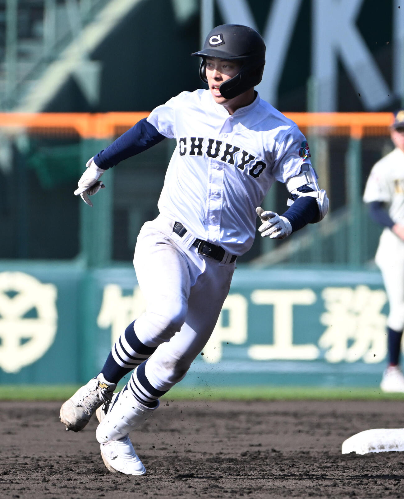 中京大中京対八戸学院光星　2回表中京大中京2死　田中大晴は左安打を放つ（撮影・石井愛子）