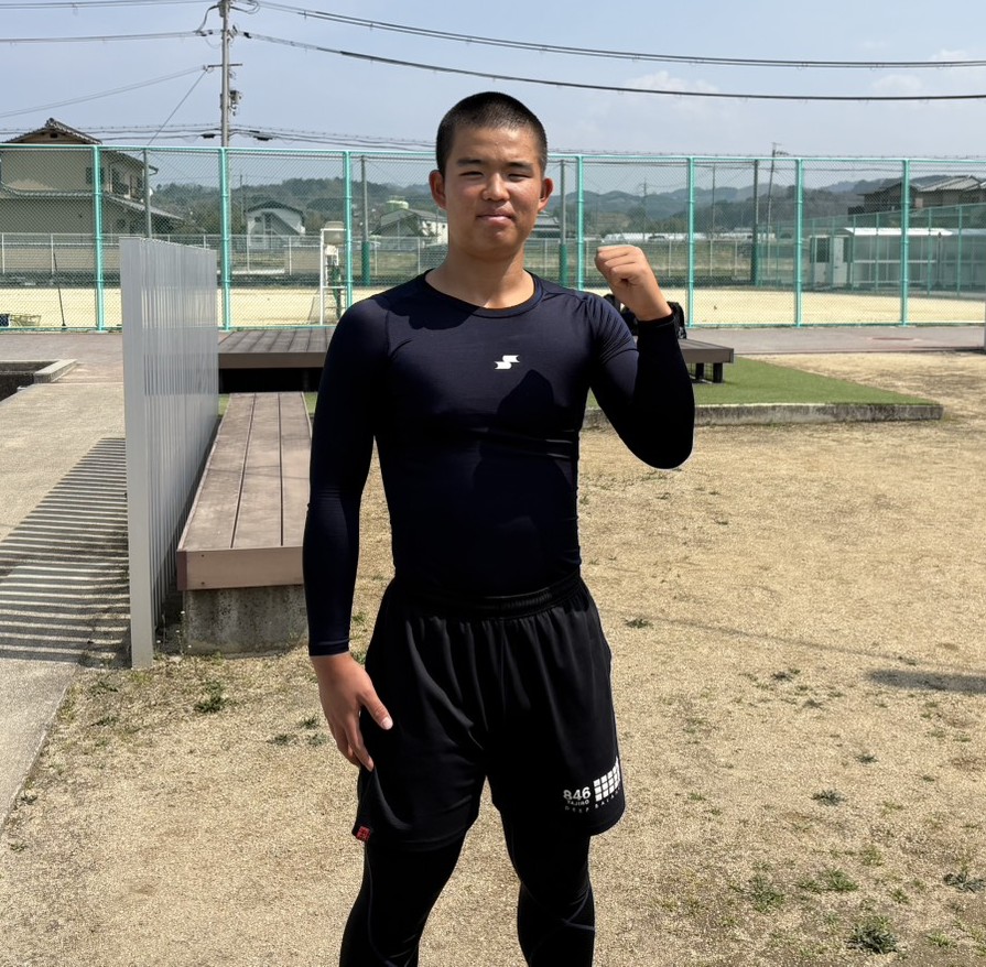 智弁学園の杉本がガッツポーズをつくる（撮影・林亮佑）