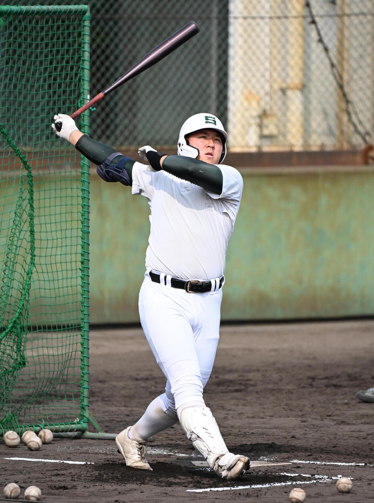 バッティング練習をする専大松戸の吉岡伸太朗（撮影・石井愛子）