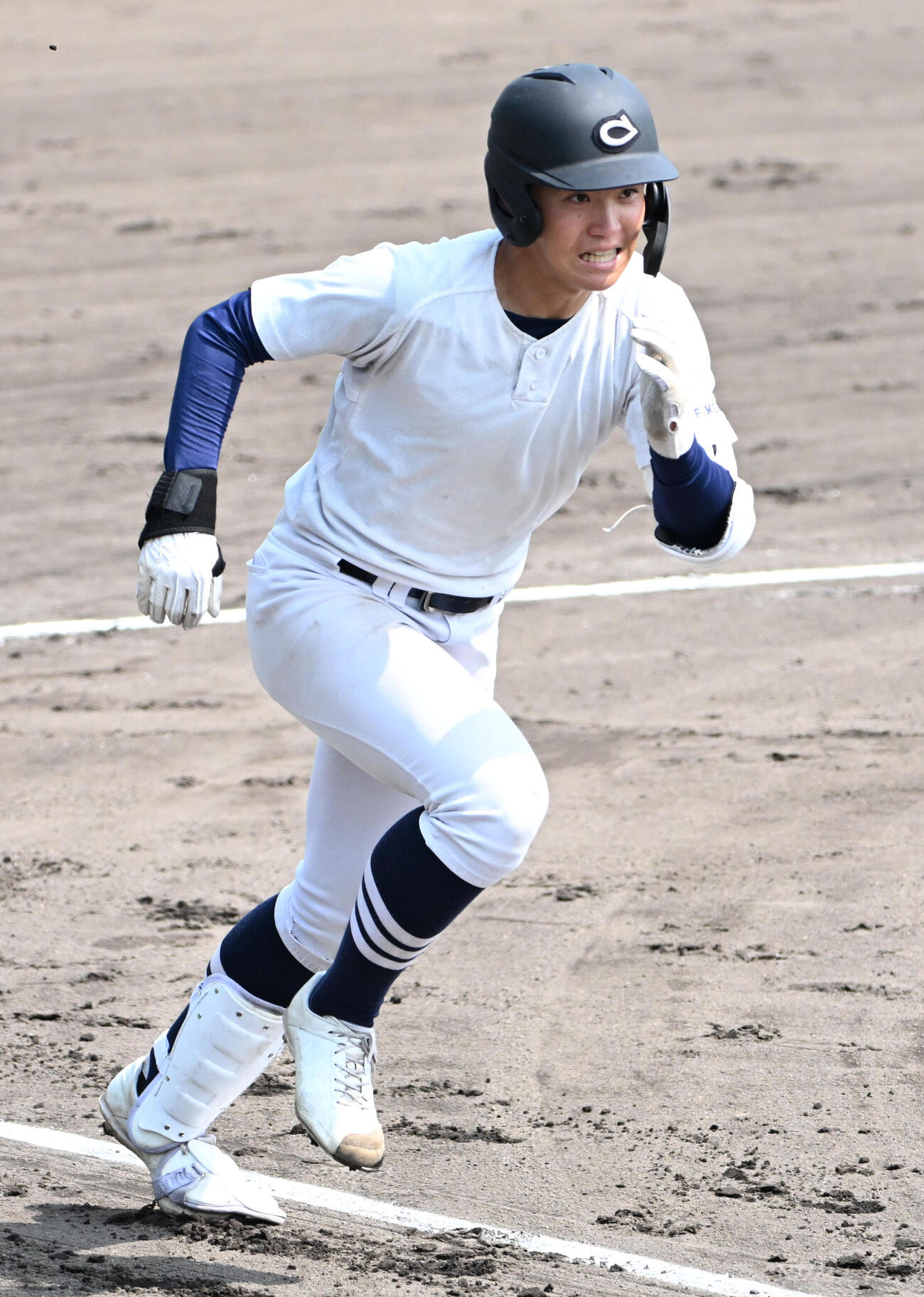 バッティング練習をする中京大中京の森風馬（撮影・石井愛子）