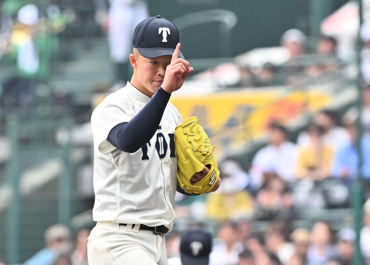 専大松戸対大阪桐蔭　大阪桐蔭先発の吉岡（撮影・滝沢徹郎）