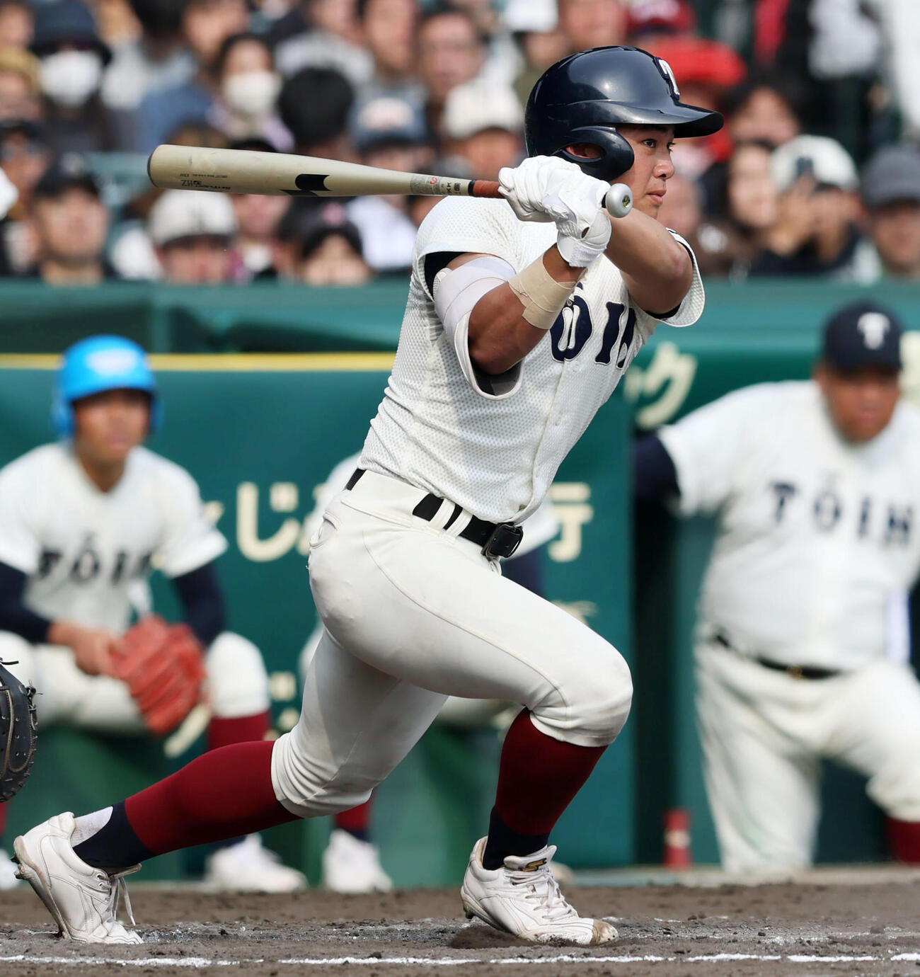 専大松戸対大阪桐蔭　7回裏大阪桐蔭1死二塁、中西は勝ち越しの右前適時打を放つ（撮影・加藤哉）