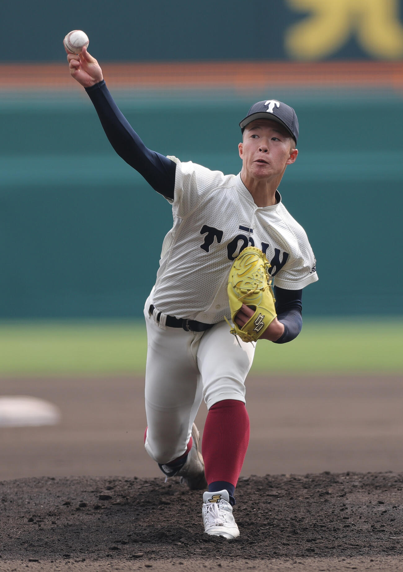 専大松戸対大阪桐蔭　大阪桐蔭先発の吉岡（撮影・上山淳一）