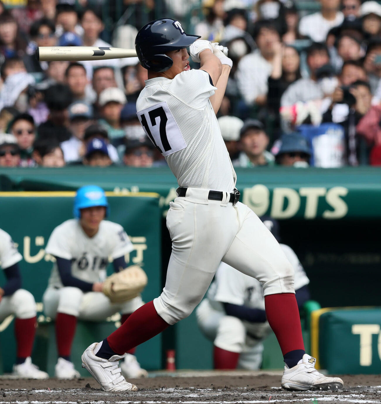 専大松戸対大阪桐蔭　2回裏大阪桐蔭2死、中村は中前打を放つ（撮影・加藤哉）