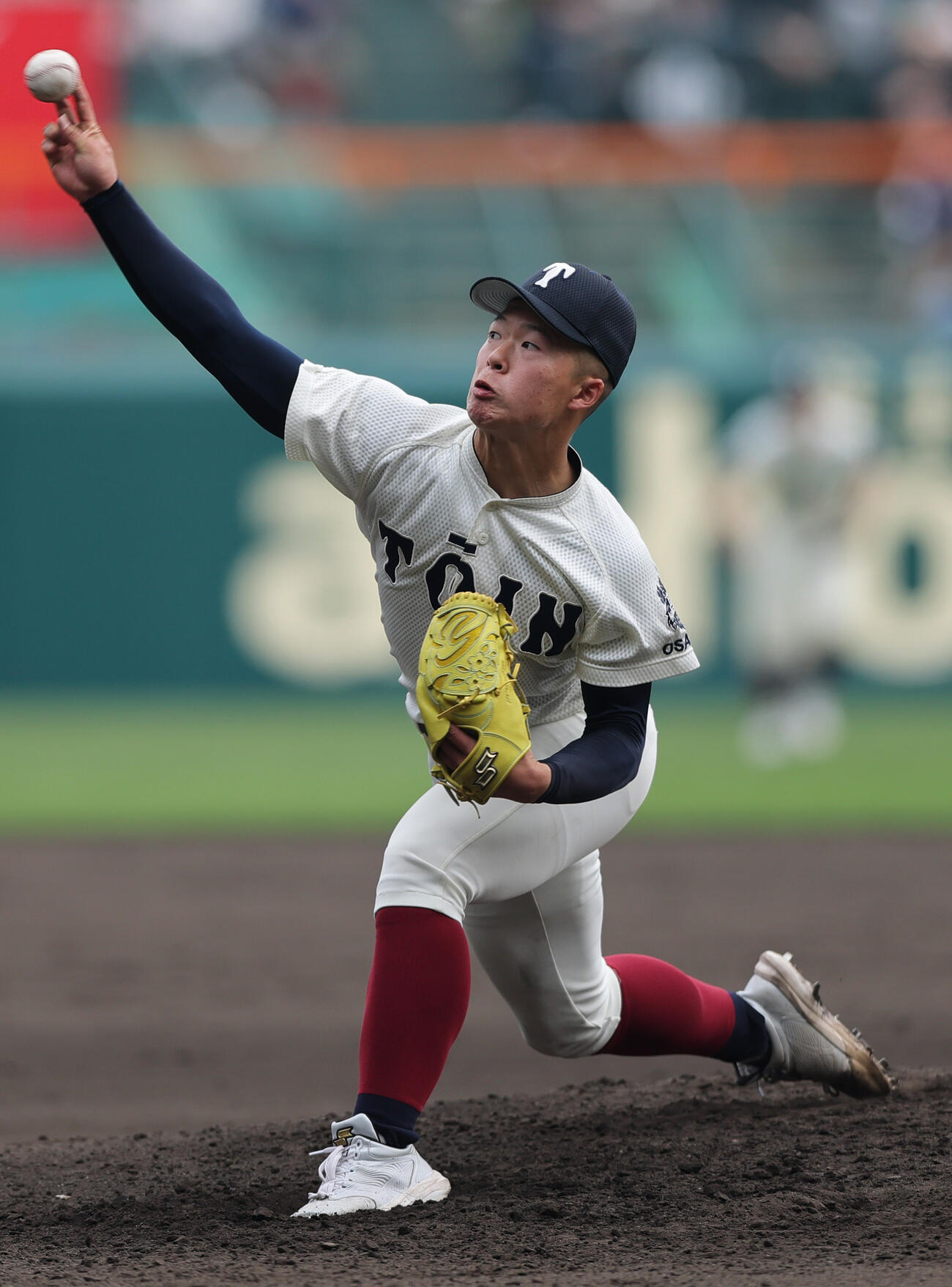 専大松戸対大阪桐蔭　5回表、力投する大阪桐蔭エース吉岡（撮影・上山淳一）