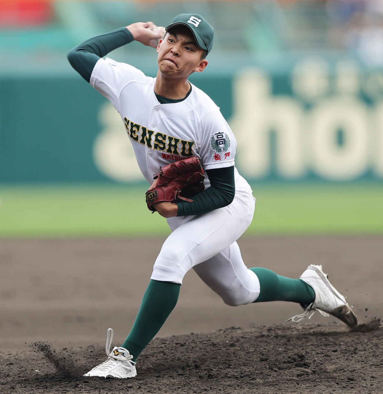 専大松戸対大阪桐蔭　4回途中、登板する専大松戸エース門倉（撮影・上山淳一）