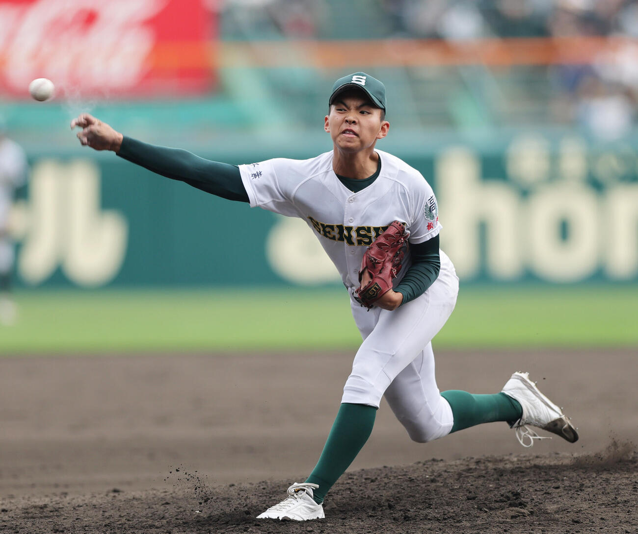 専大松戸対大阪桐蔭　4回途中、登板する専大松戸エース門倉（撮影・上山淳一）