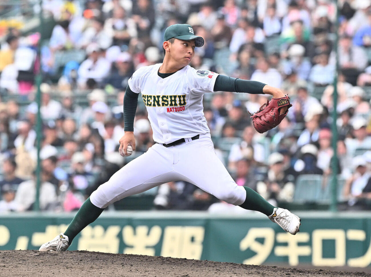 専大松戸対大阪桐蔭　専大松戸2番手で登板する門倉（撮影・滝沢徹郎）